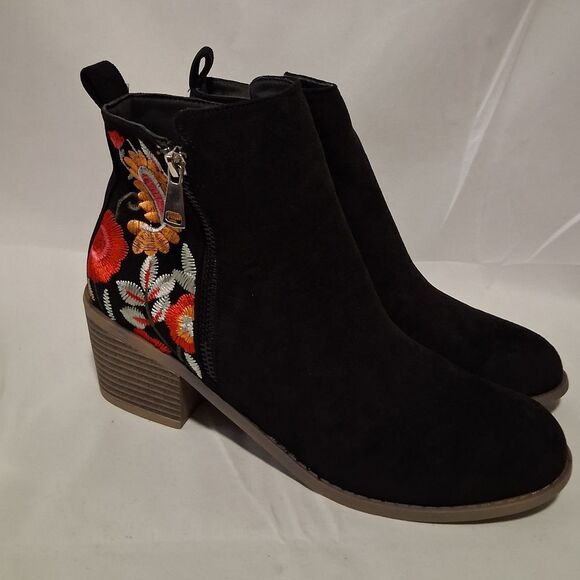 Floral Embroidered Black Ankle Boots Swade Size 8 - Picture 1 of 7